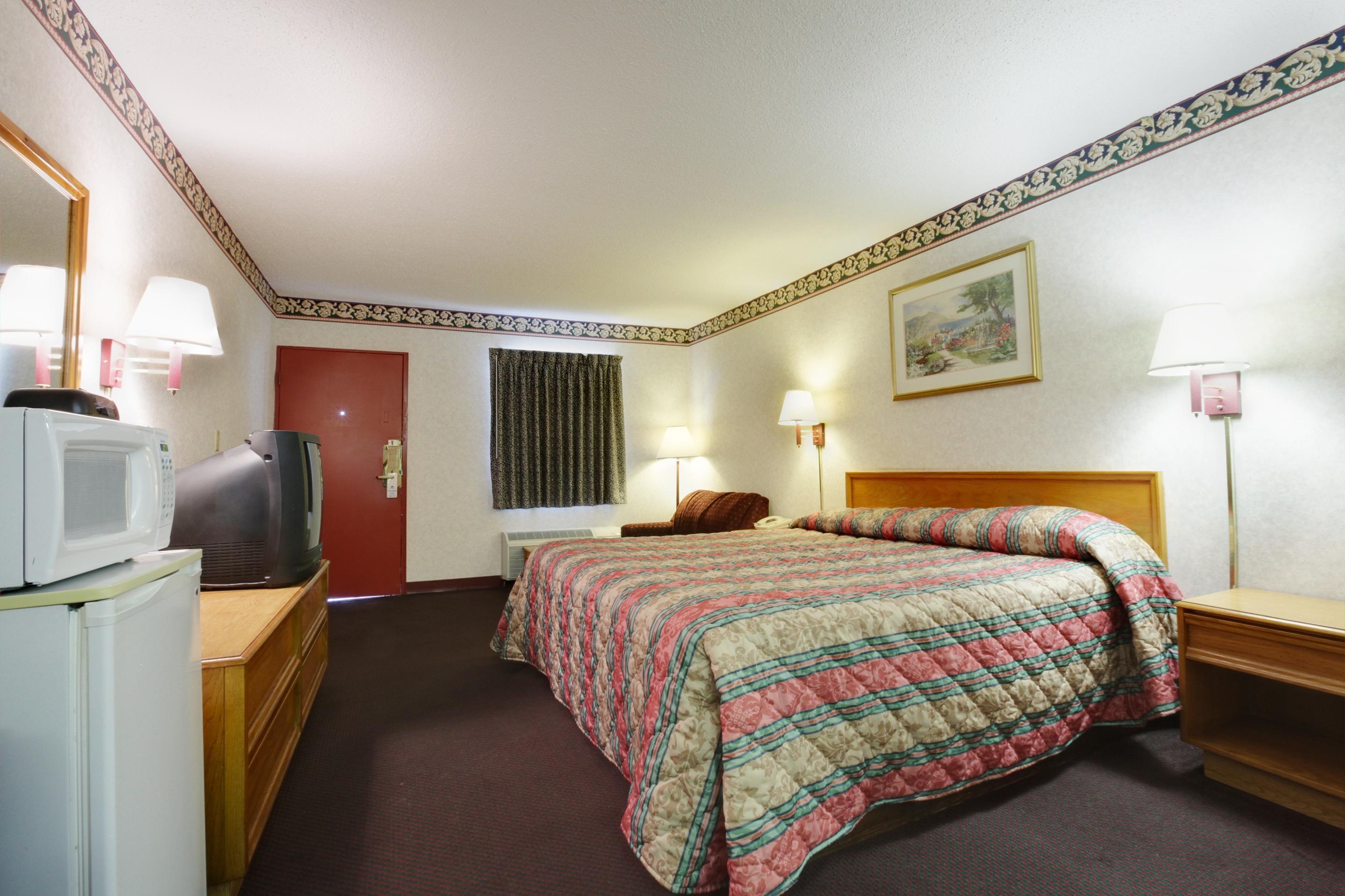 Americas Best Value Inn & Suites Macon Exterior photo