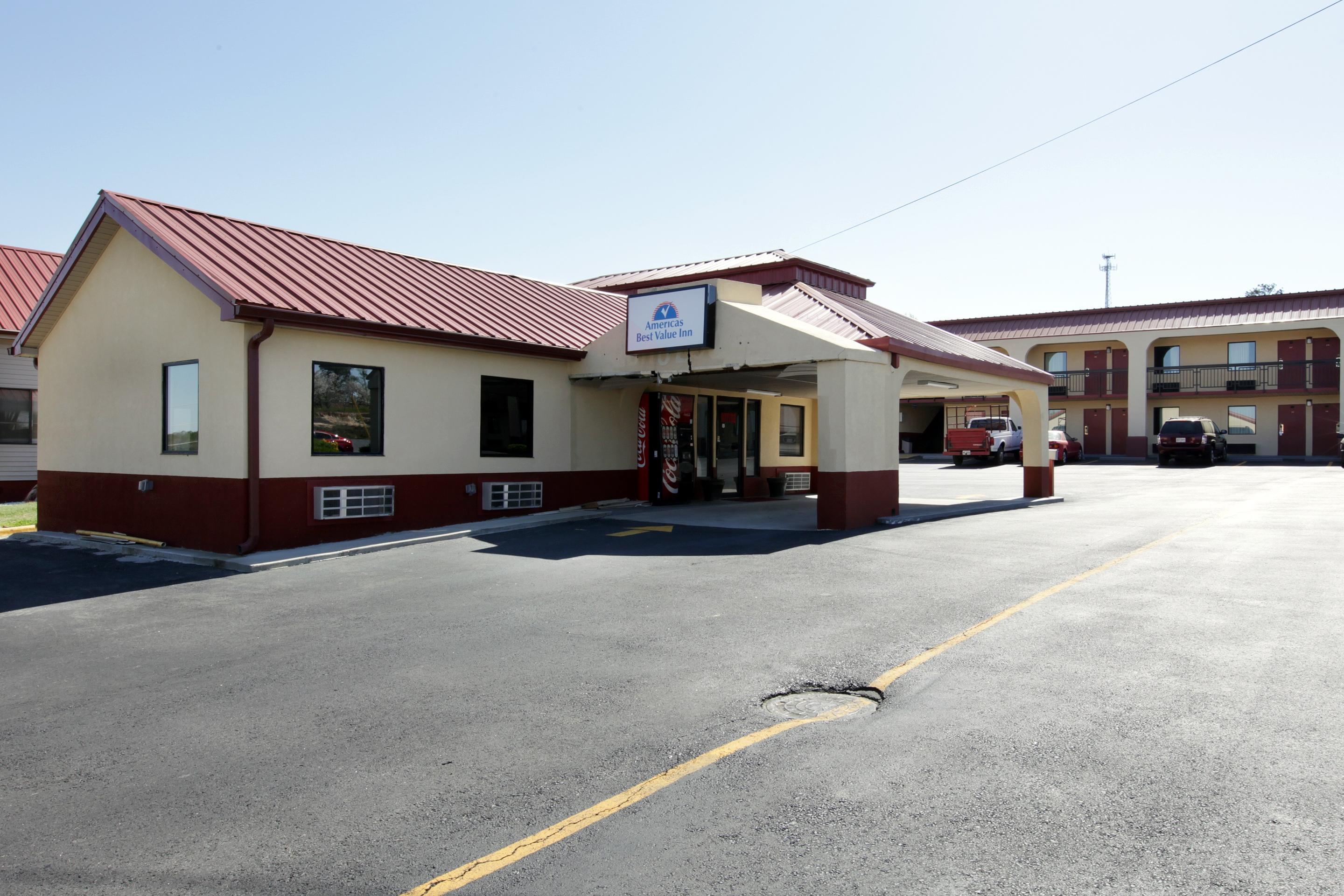 Americas Best Value Inn & Suites Macon Exterior photo