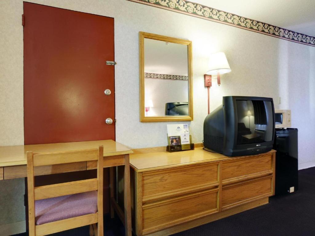 Americas Best Value Inn & Suites Macon Exterior photo